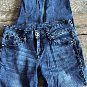 Grace low waist since 27 jeans w/silver stitched side seams.